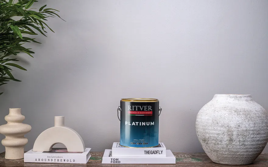 Ritver decorative wall finish styled with ceramics against a textured render